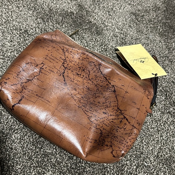 Patricia Nash Map Collection Wristlet - Picture 4 of 7